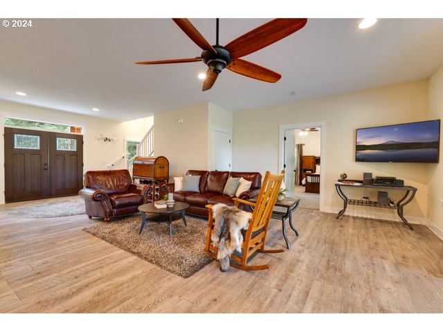 36 LONESOME PINES Dr, Trout Lake, WA 98650