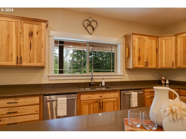 36 LONESOME PINES Dr, Trout Lake, WA 98650