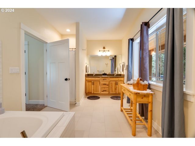 36 LONESOME PINES Dr, Trout Lake, WA 98650