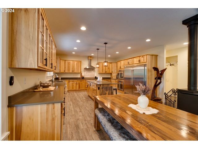 36 LONESOME PINES Dr, Trout Lake, WA 98650