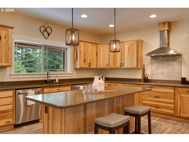 36 LONESOME PINES Dr, Trout Lake, WA 98650