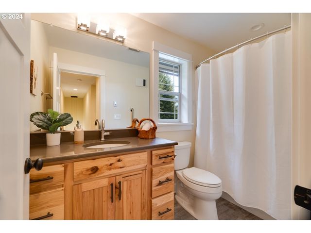 36 LONESOME PINES Dr, Trout Lake, WA 98650