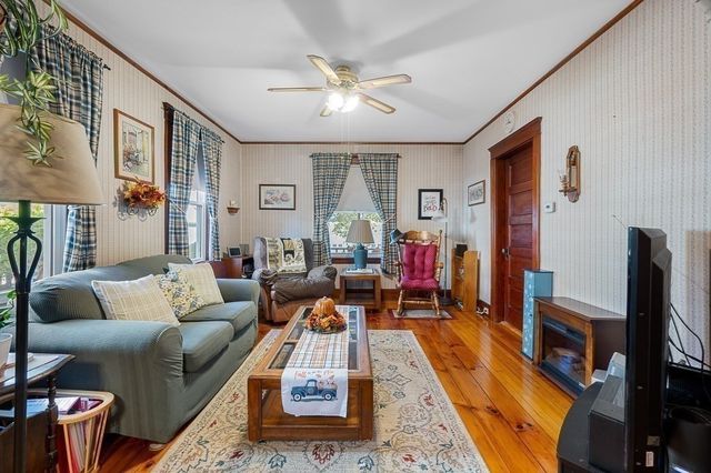 22 Anderson Ave, Worcester, MA 01604