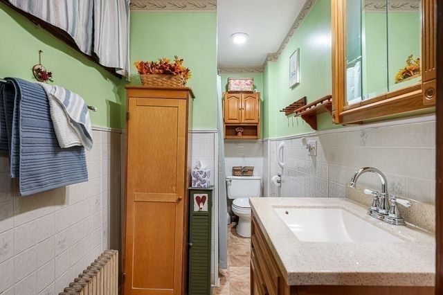 22 Anderson Ave, Worcester, MA 01604