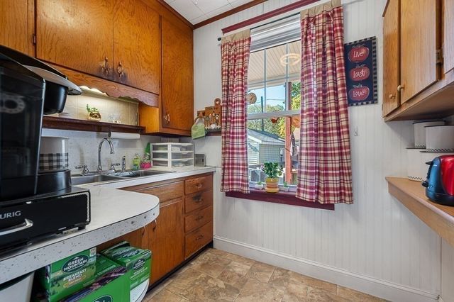 22 Anderson Ave, Worcester, MA 01604