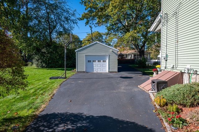 22 Anderson Ave, Worcester, MA 01604