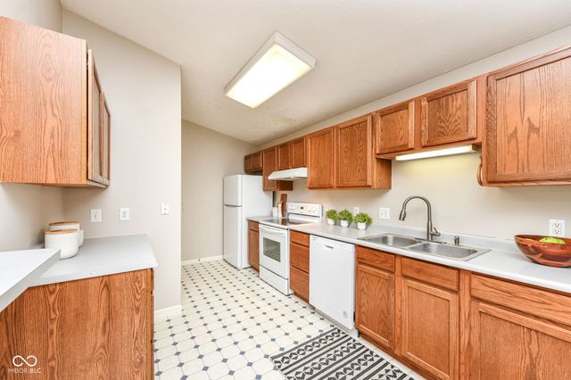 211 Faulkner Court 207, Carmel, IN 46032