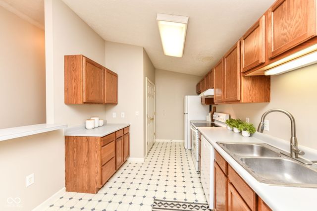 211 Faulkner Court 207, Carmel, IN 46032