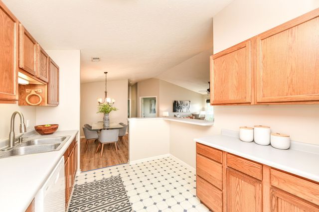 211 Faulkner Court 207, Carmel, IN 46032