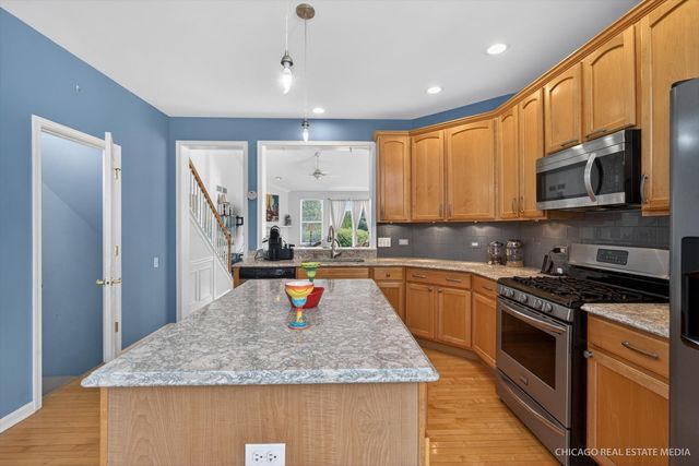 4001 Whitehall Lane, Algonquin, IL 60102