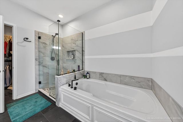 4001 Whitehall Lane, Algonquin, IL 60102