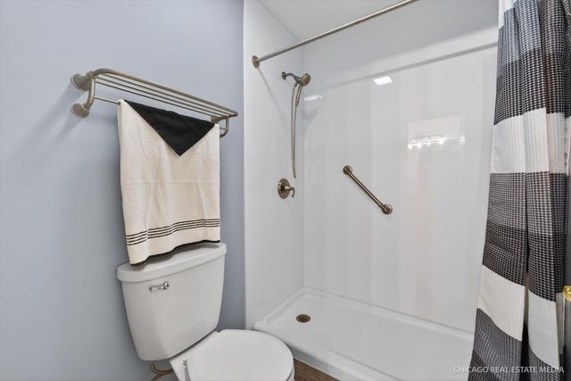 4001 Whitehall Lane, Algonquin, IL 60102