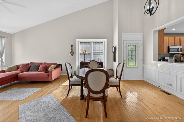 4001 Whitehall Lane, Algonquin, IL 60102