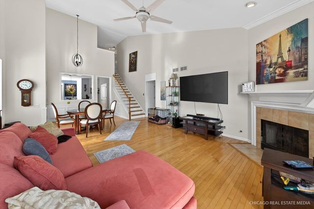 4001 Whitehall Lane, Algonquin, IL 60102