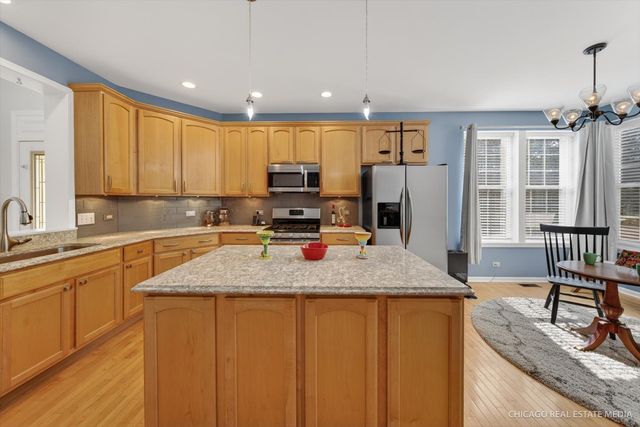 4001 Whitehall Lane, Algonquin, IL 60102