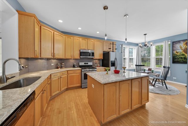 4001 Whitehall Lane, Algonquin, IL 60102