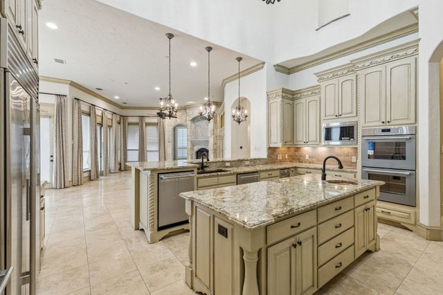 6900 King Charles Court, Colleyville, TX 76034