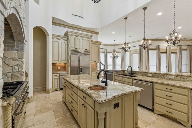 6900 King Charles Court, Colleyville, TX 76034