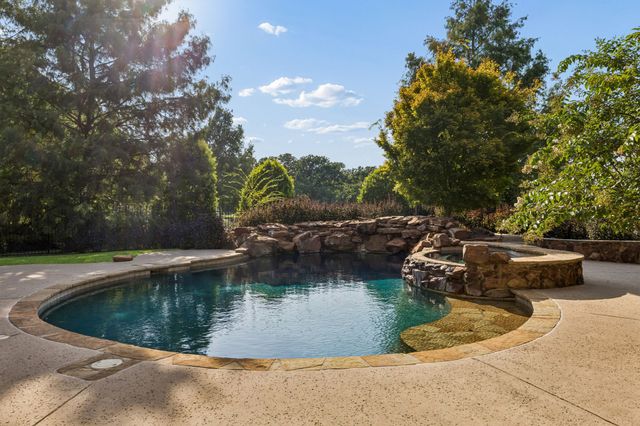 6900 King Charles Court, Colleyville, TX 76034