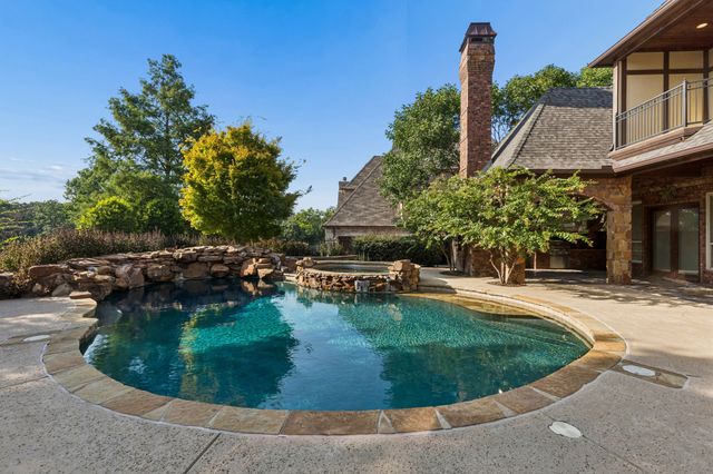 6900 King Charles Court, Colleyville, TX 76034