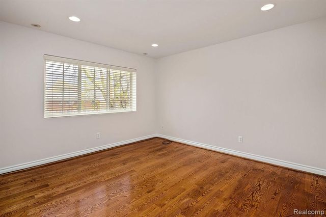 1113 N Old Woodward Ave Unit 37, Birmingham, MI 48009