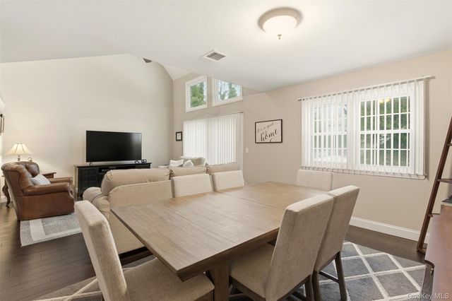 11 Indian Trace, Kings Park, NY 11754