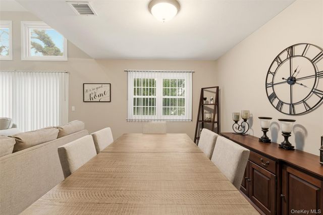 11 Indian Trace, Kings Park, NY 11754