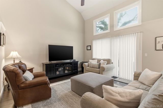 11 Indian Trace, Kings Park, NY 11754