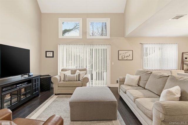 11 Indian Trace, Kings Park, NY 11754