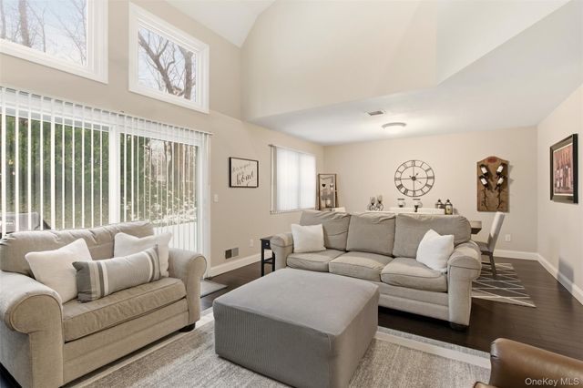 11 Indian Trace, Kings Park, NY 11754