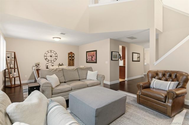 11 Indian Trace, Kings Park, NY 11754