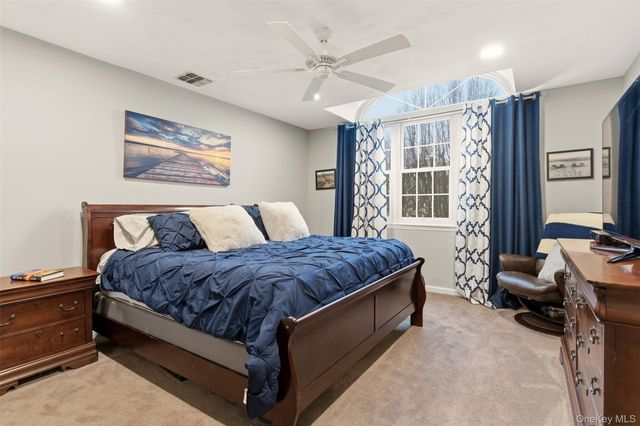 11 Indian Trace, Kings Park, NY 11754