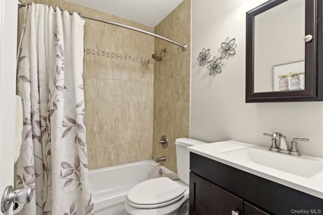 11 Indian Trace, Kings Park, NY 11754