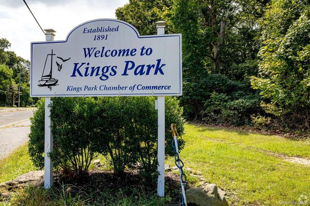 11 Indian Trace, Kings Park, NY 11754