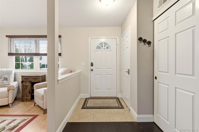 11 Indian Trace, Kings Park, NY 11754