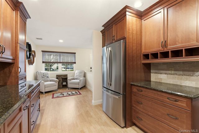 11 Indian Trace, Kings Park, NY 11754