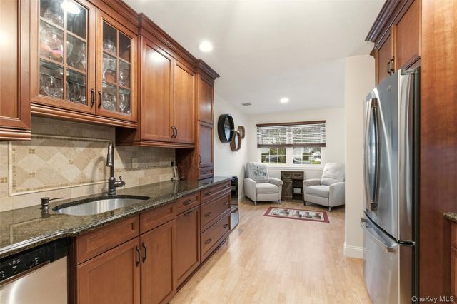 11 Indian Trace, Kings Park, NY 11754