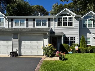 11 Indian Trace, Kings Park, NY 11754