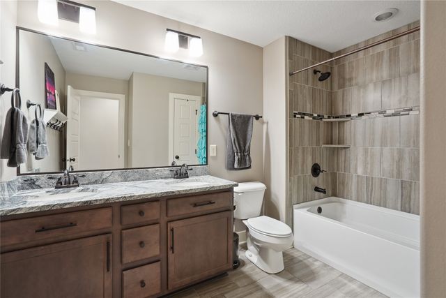 4205 Lakewood Lane, Des Moines, IA 50320