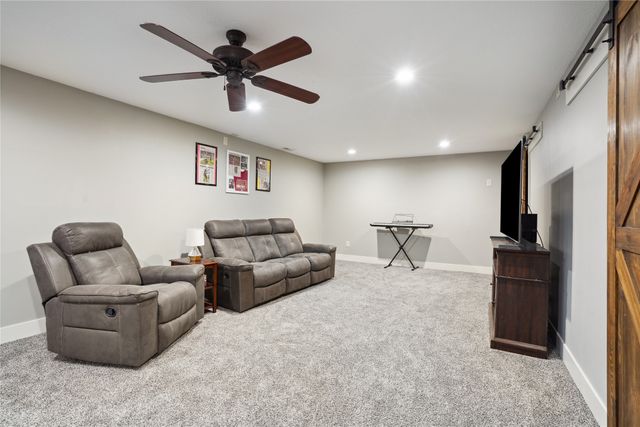 4205 Lakewood Lane, Des Moines, IA 50320