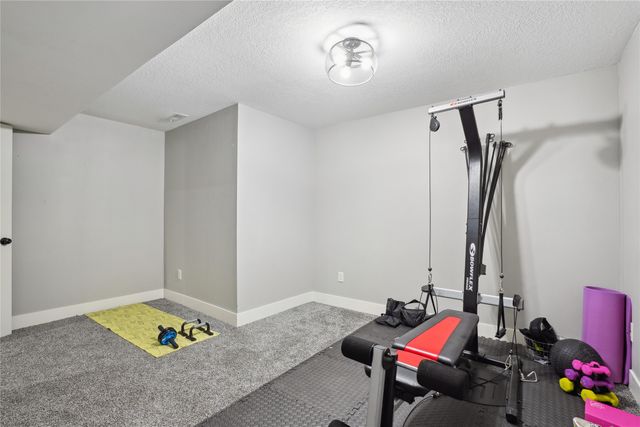 4205 Lakewood Lane, Des Moines, IA 50320