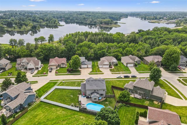 4205 Lakewood Lane, Des Moines, IA 50320