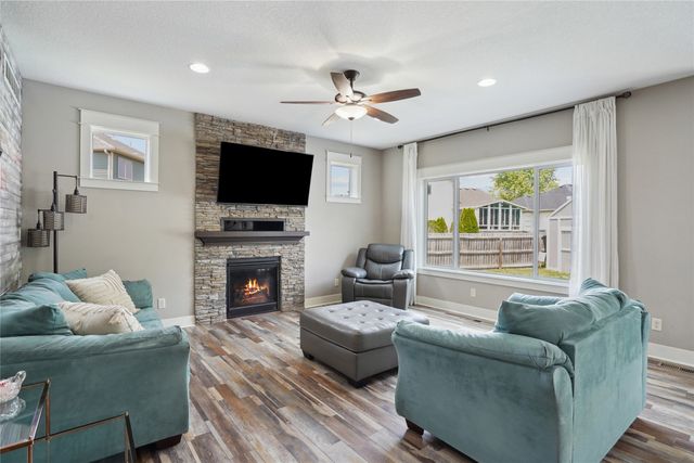4205 Lakewood Lane, Des Moines, IA 50320