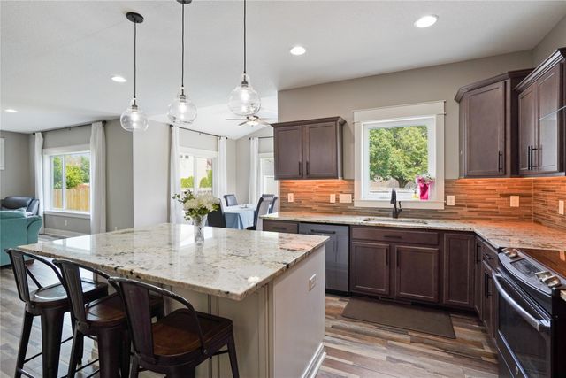 4205 Lakewood Lane, Des Moines, IA 50320