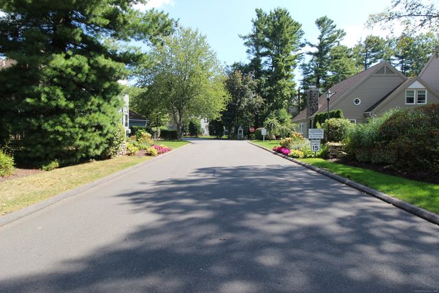42 Greystone 42, Shelton, CT 06484