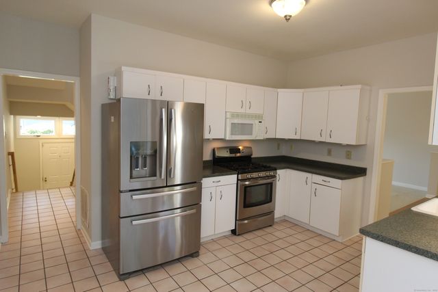 42 Greystone 42, Shelton, CT 06484