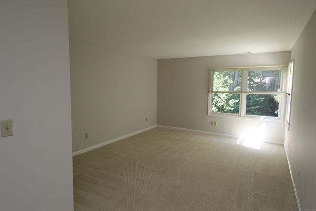 42 Greystone 42, Shelton, CT 06484