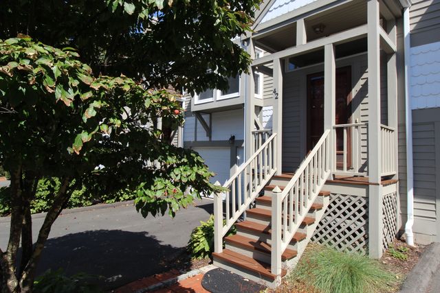42 Greystone 42, Shelton, CT 06484