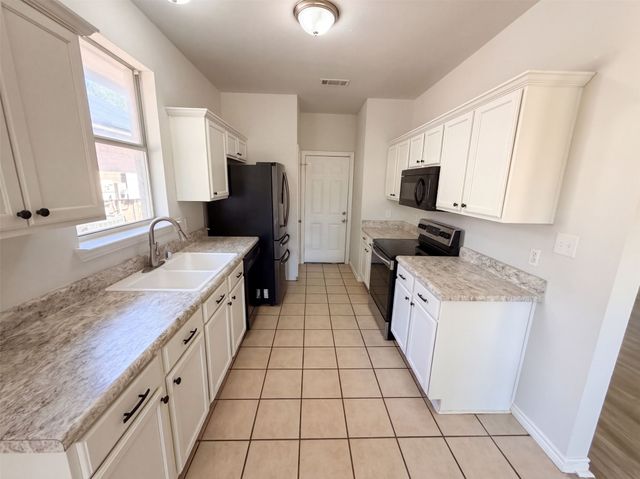 327 Texas Drive, Lake Dallas, TX 75065