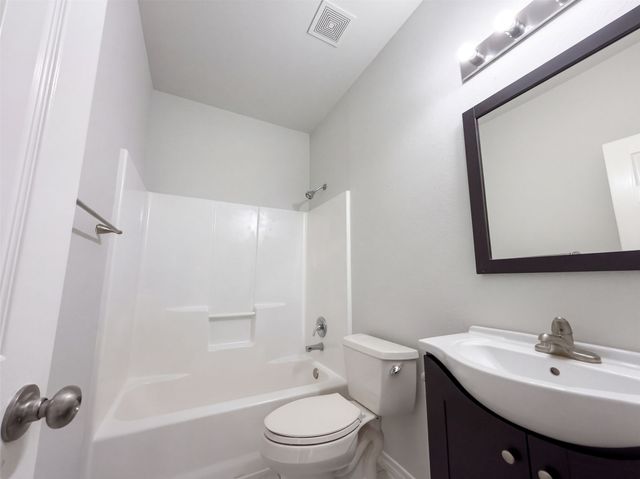 327 Texas Drive, Lake Dallas, TX 75065
